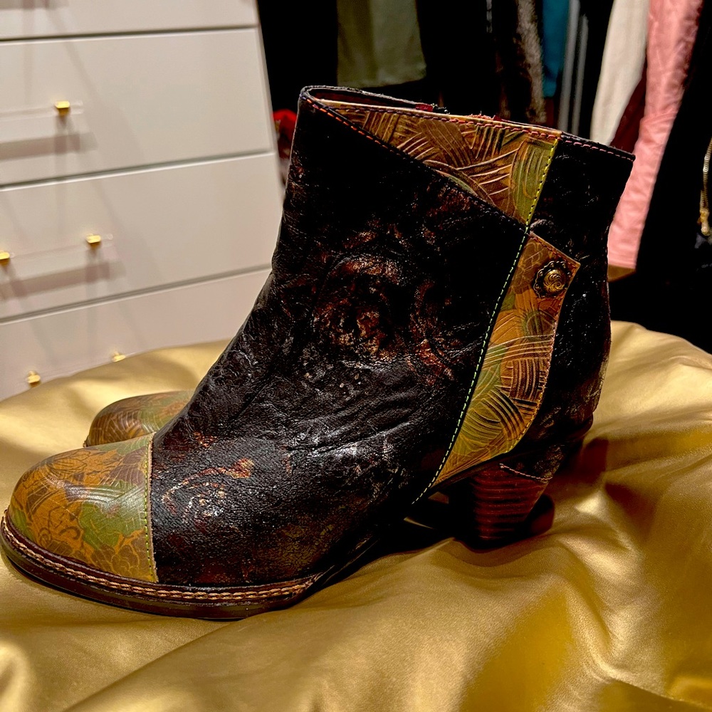 Never worn , stylish booties ! Black embossed leather with gold& copper accents
